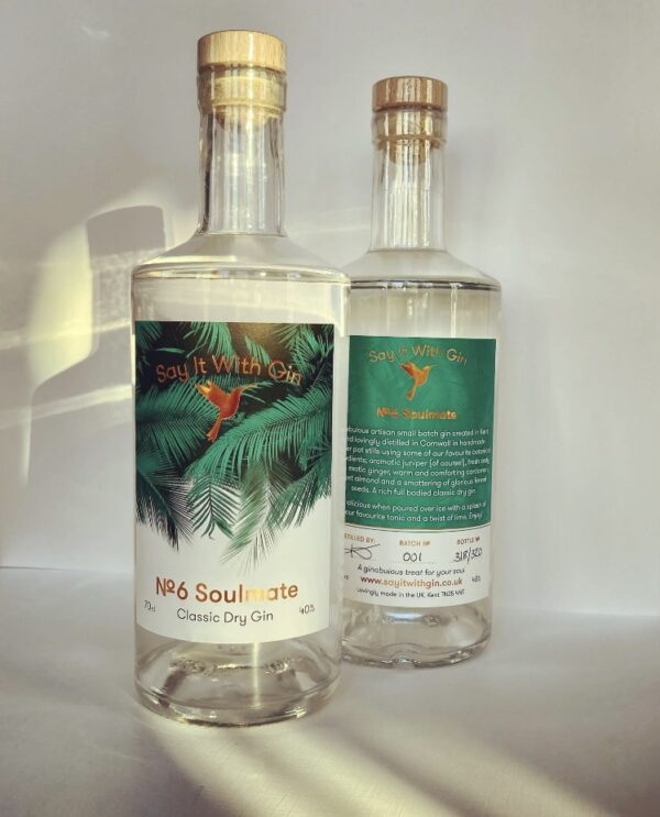 No.6 Soulmate Classic London Dry Gin picture showing the front and back labels